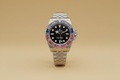 Rolex GMT Pepsi fondo crema centrado